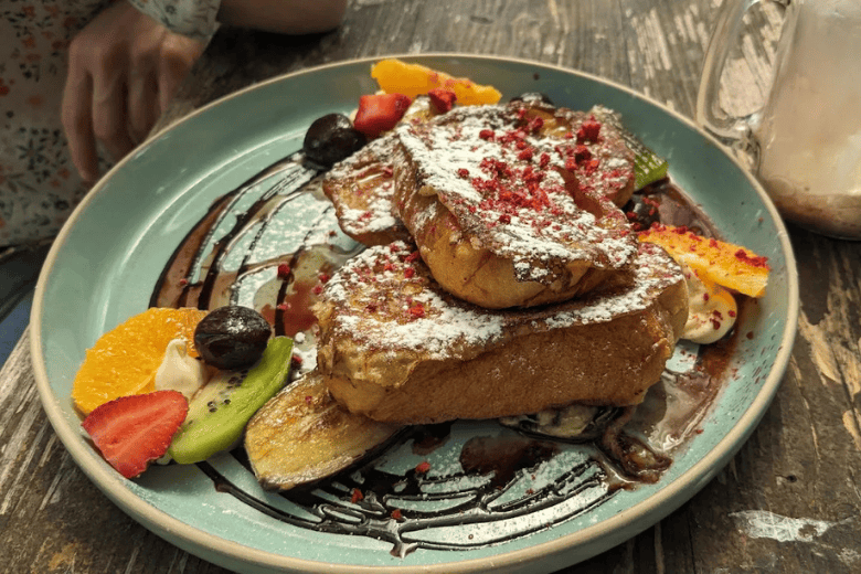 Things To Do The Collins Café & Bar